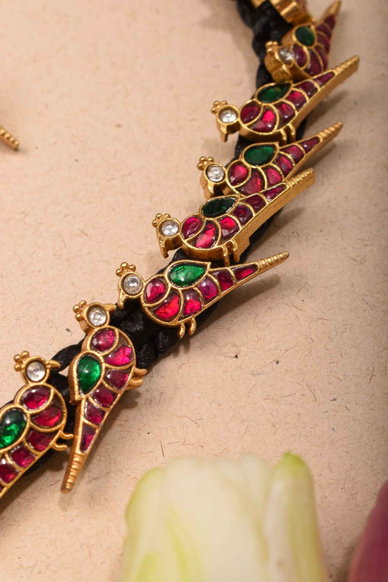 Peacock Choker Set With Kundan Stone in Black Thread And Matching Earrings - Image 2