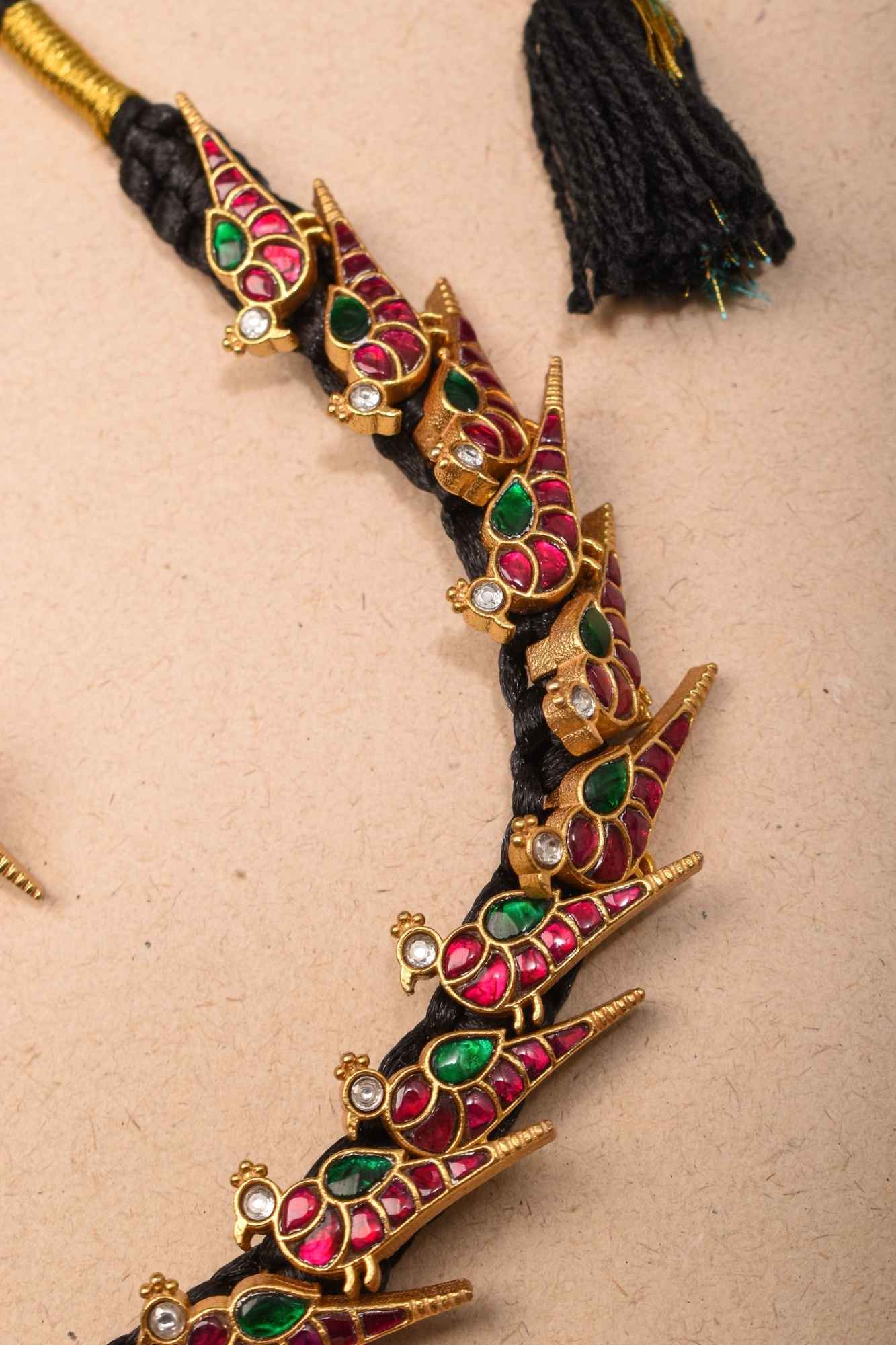 Peacock Choker Set With Kundan Stone in Black Thread And Matching Earrings - Image 6