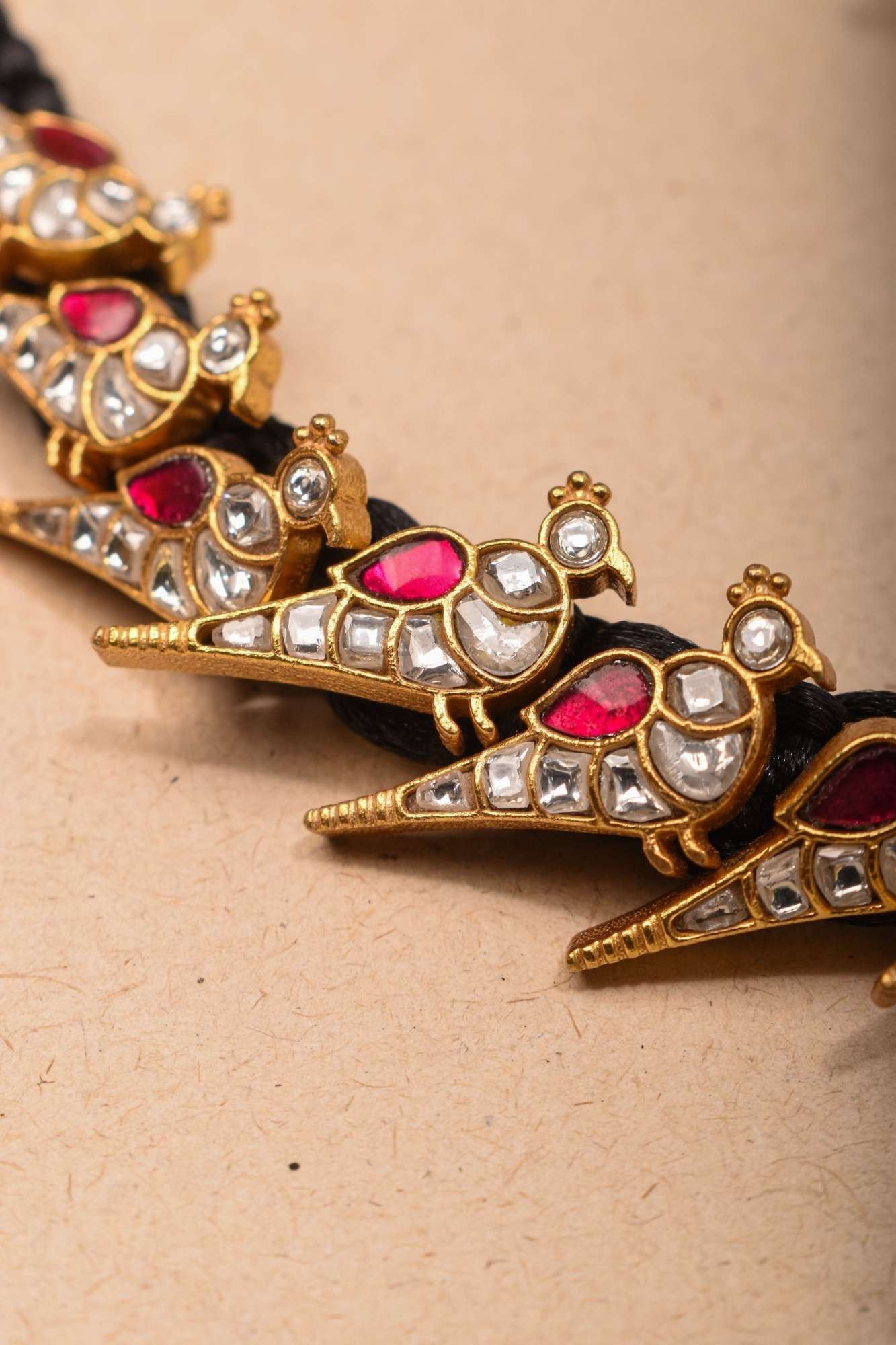 Peacock Choker Set With Kundan Stone in Black Thread And Matching Earrings - Image 4