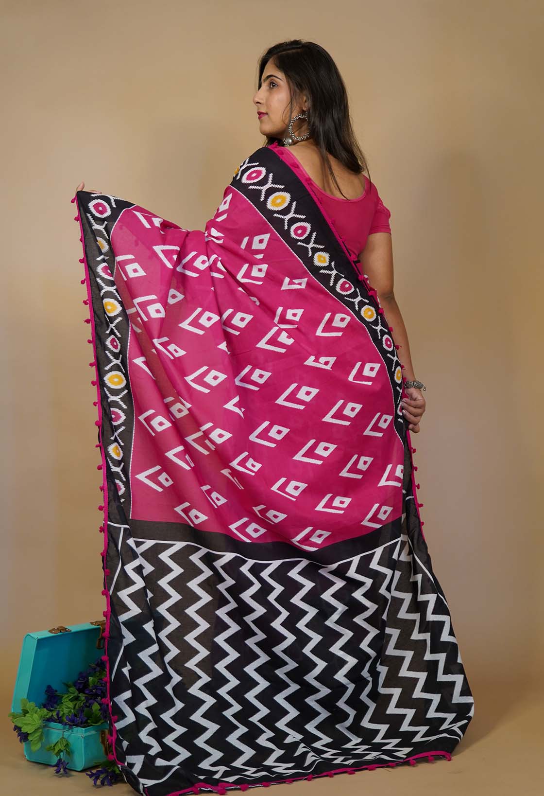 PINK & BLACK COTTON MUL MUL PRINTED WRAP IN 1 MINUTE SAREE WITH POMPOM - Image 3