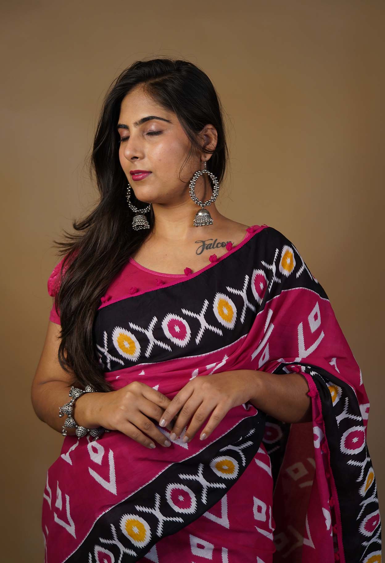 PINK & BLACK COTTON MUL MUL PRINTED WRAP IN 1 MINUTE SAREE WITH POMPOM - Image 7