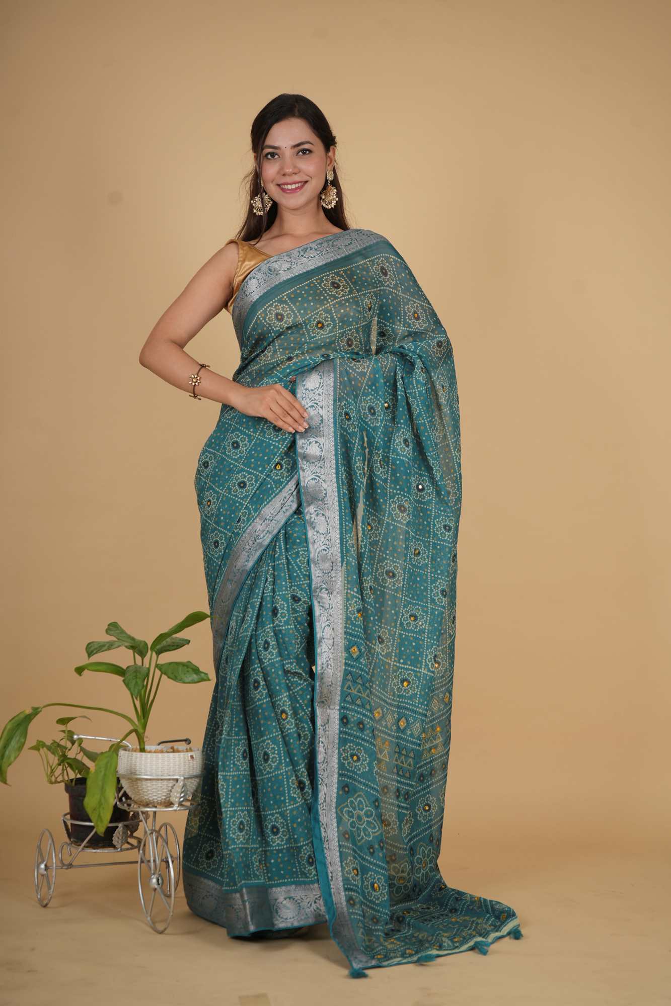 Pre Stitched Bandhej Print and Contrast Jacquard Bordered Mirror Work saree - Image 3