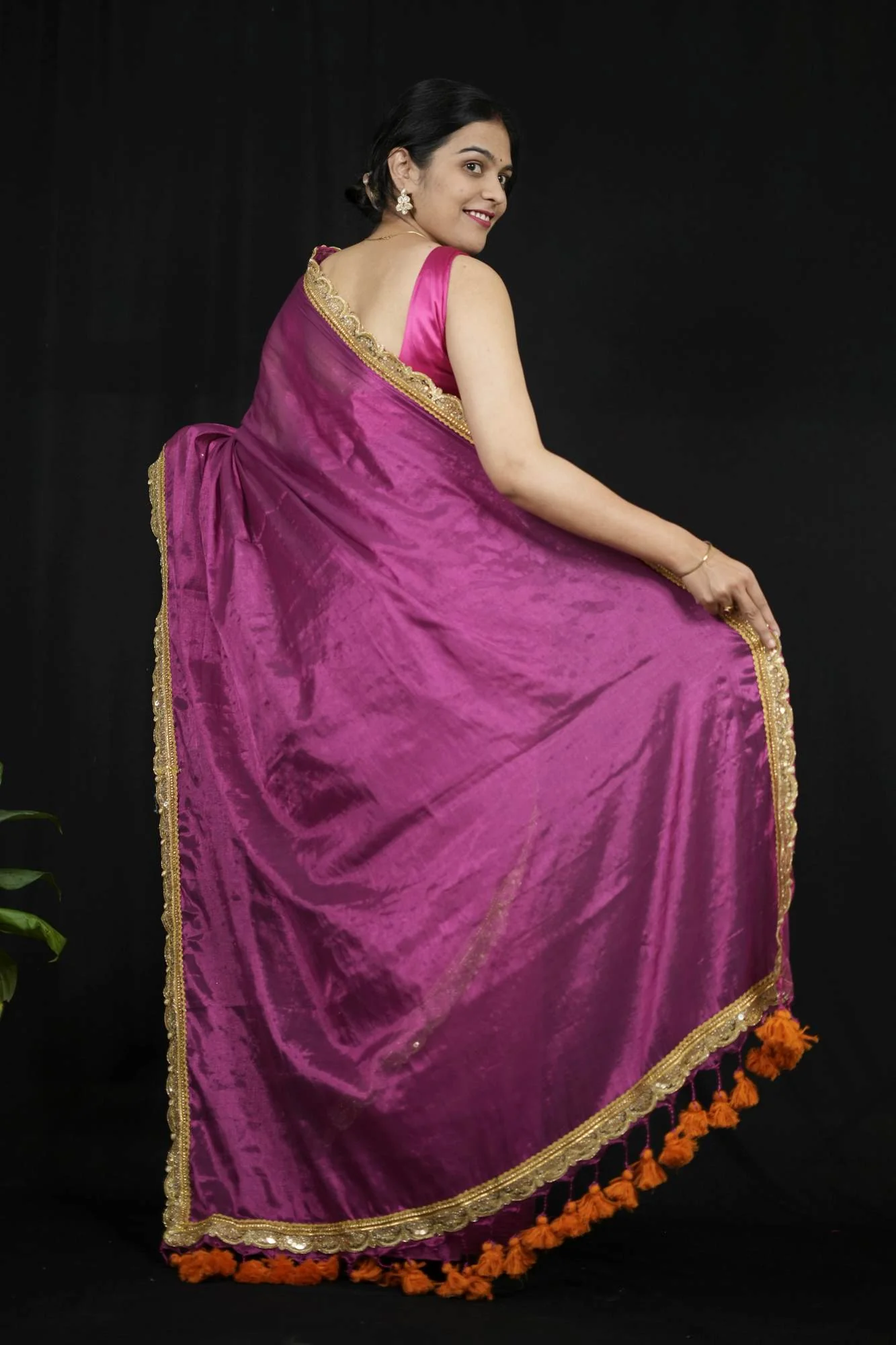 Raga Tissue Linen with Embroidered Border & contrast tassel On pallu Wrap in 1 Minute saree - Image 4
