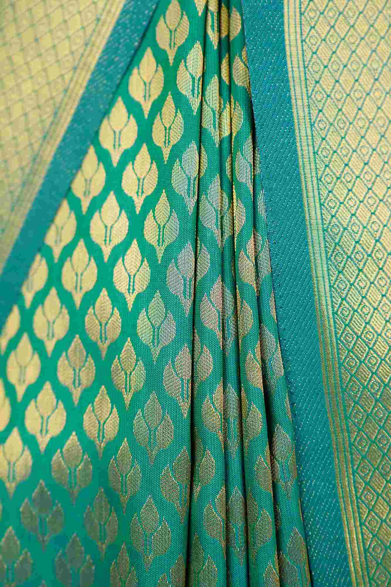 Ready To Wear Dhoop Chaanv Zari Woven Kanchipuram Motif Wrap in 1 minute saree - Image 5