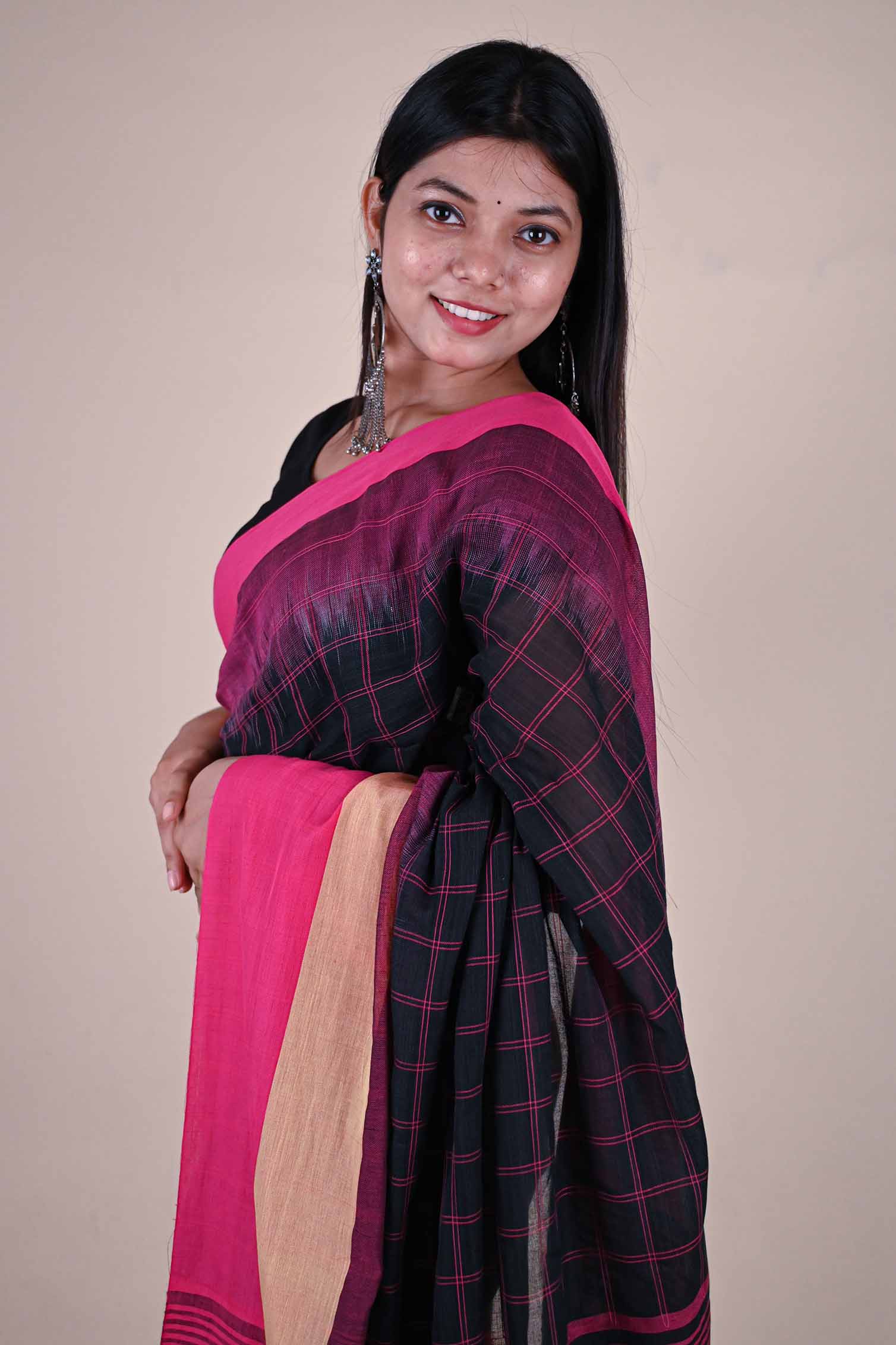 Ready to wear Pink & Black  Checks Printed With Tassels on Pallu one minute ready made saree - Image 4
