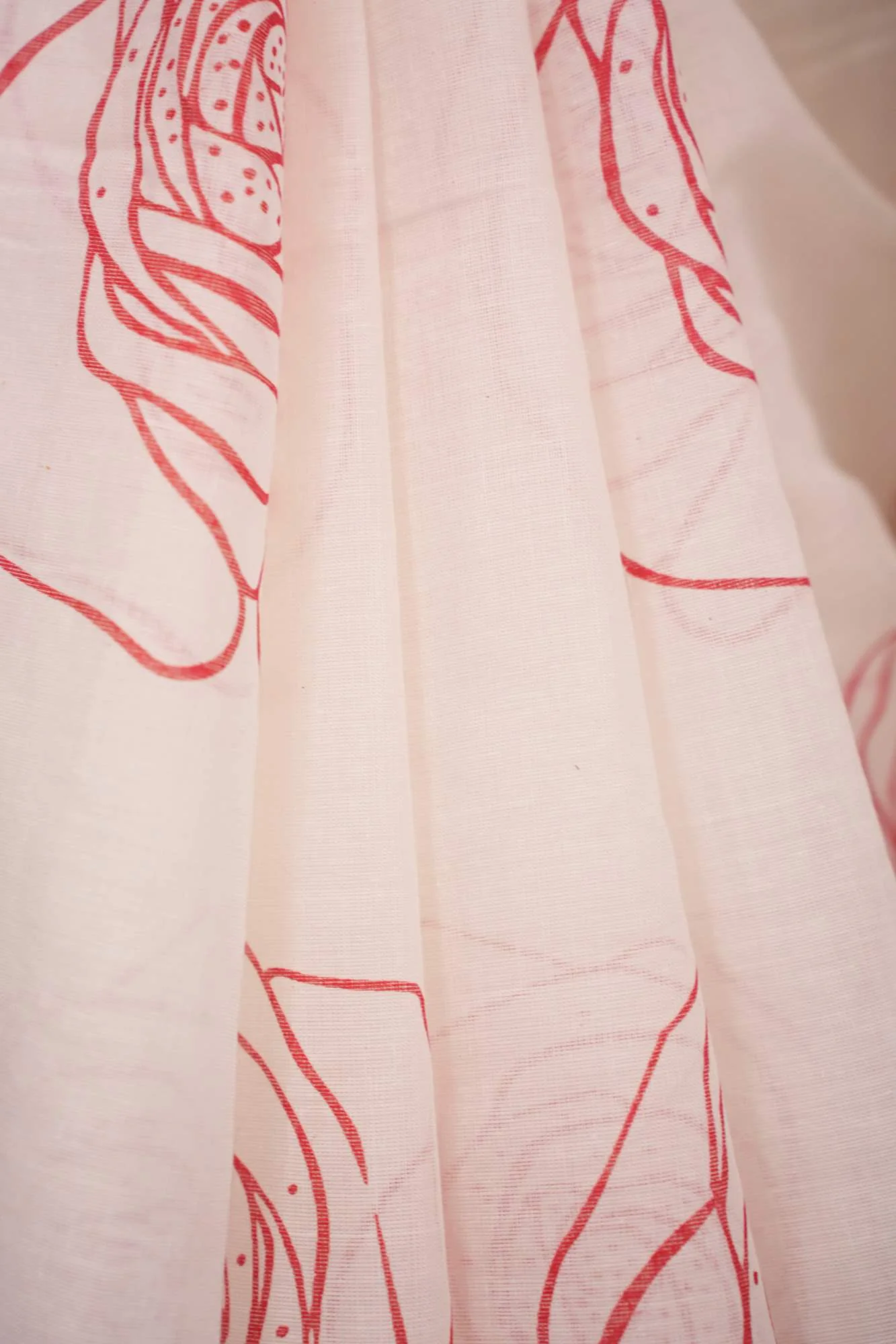 Red Rose Floral  Printed With Pure Cotton and Tassel On Pallu Wrap in 1 Minute Saree. - Image 8