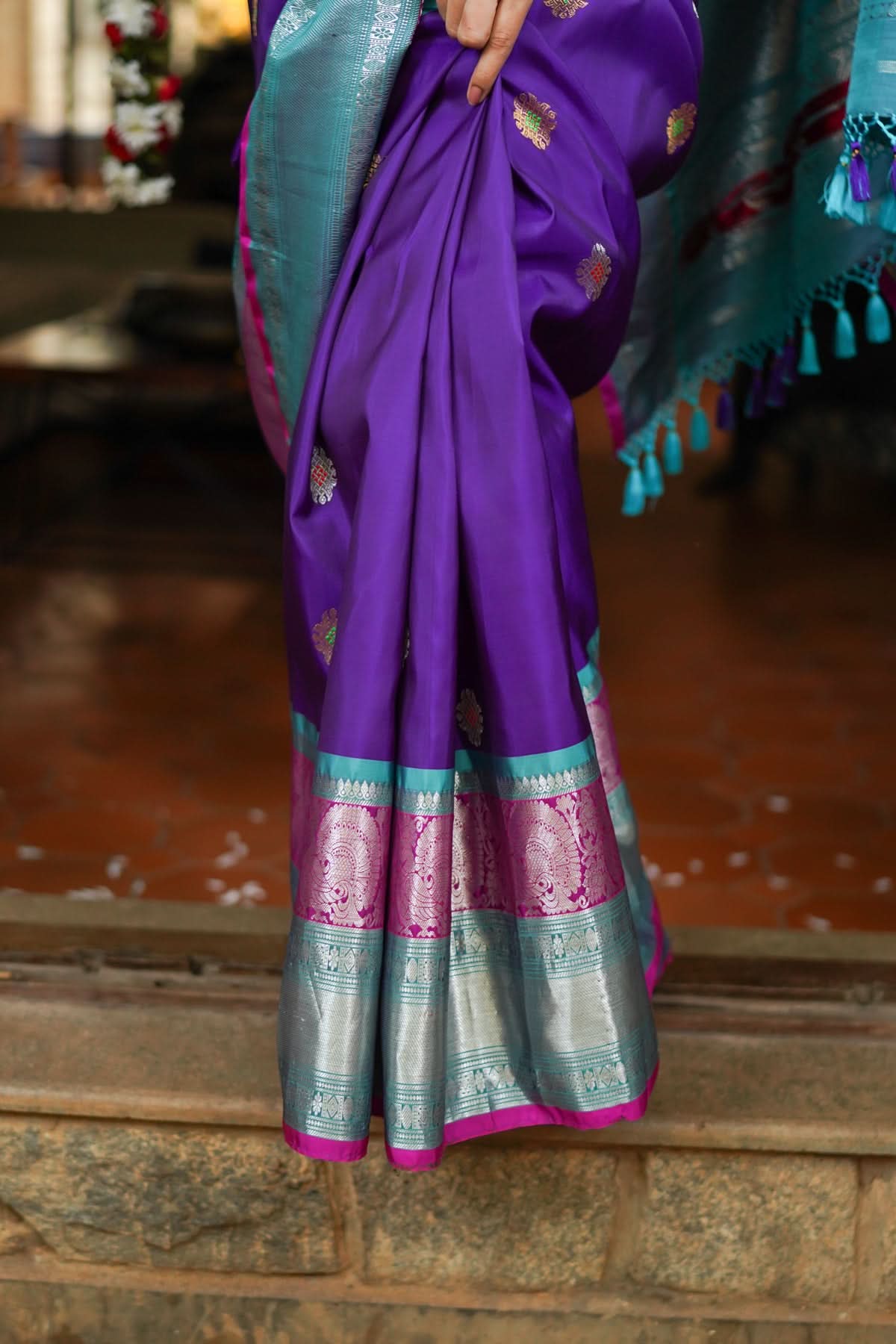 Muggu Design Meenakari Gadwal Silk Saree in Purple with Two Tone  Border | SILK MARK CERTIFIED | Shobitam - Image 10