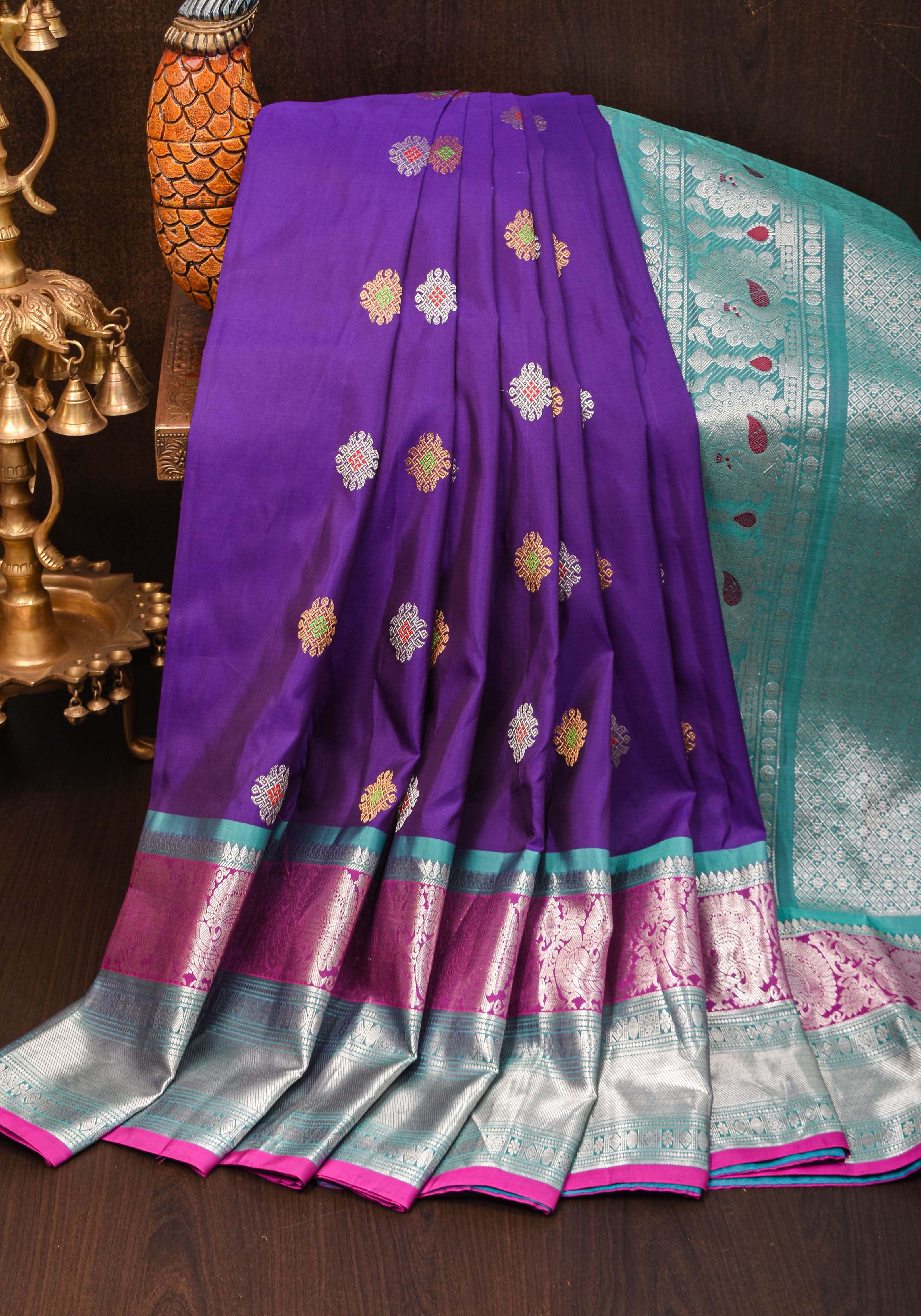 Muggu Design Meenakari Gadwal Silk Saree in Purple with Two Tone  Border | SILK MARK CERTIFIED | Shobitam - Image 12