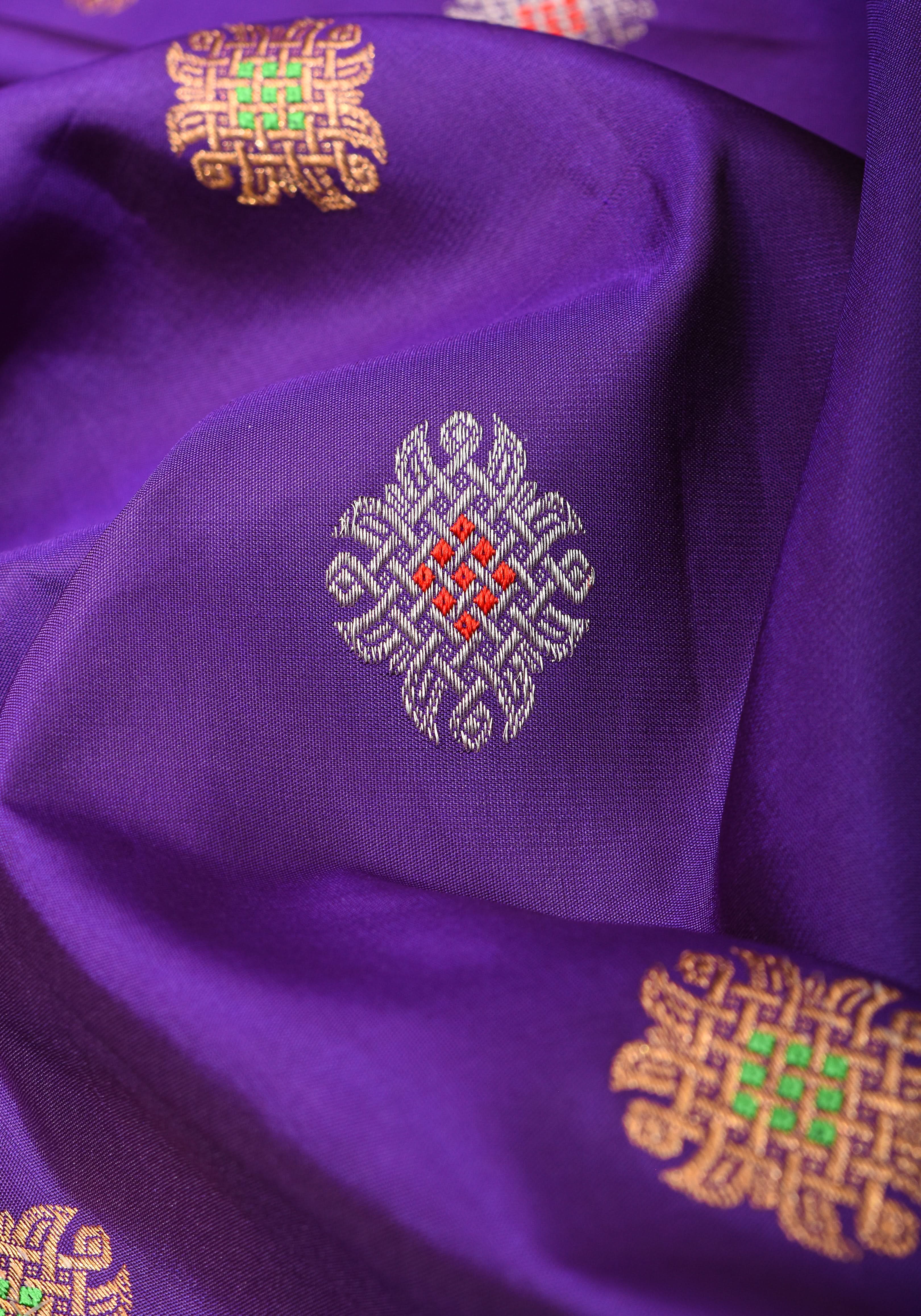 Muggu Design Meenakari Gadwal Silk Saree in Purple with Two Tone  Border | SILK MARK CERTIFIED | Shobitam - Image 14