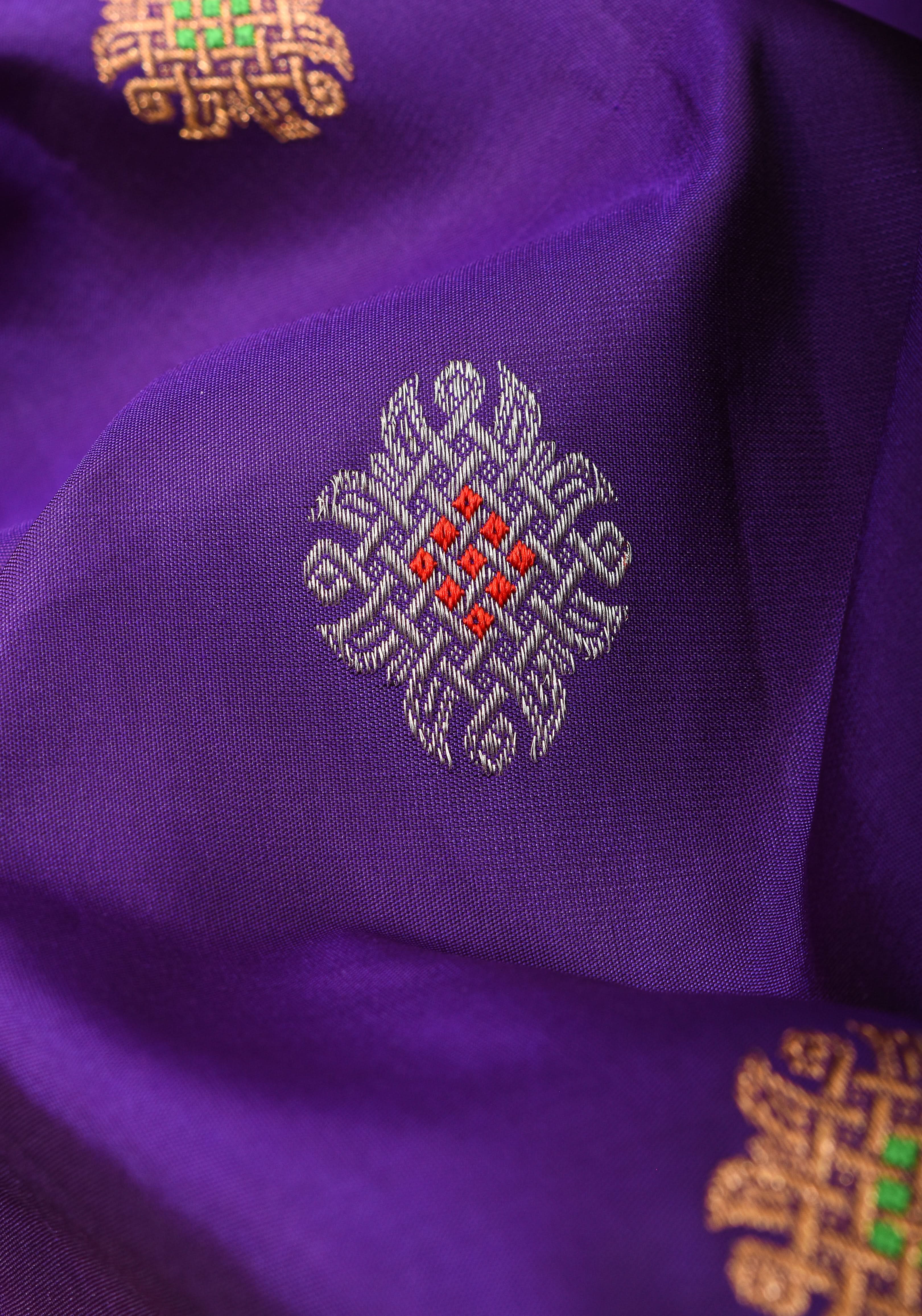 Muggu Design Meenakari Gadwal Silk Saree in Purple with Two Tone  Border | SILK MARK CERTIFIED | Shobitam - Image 15