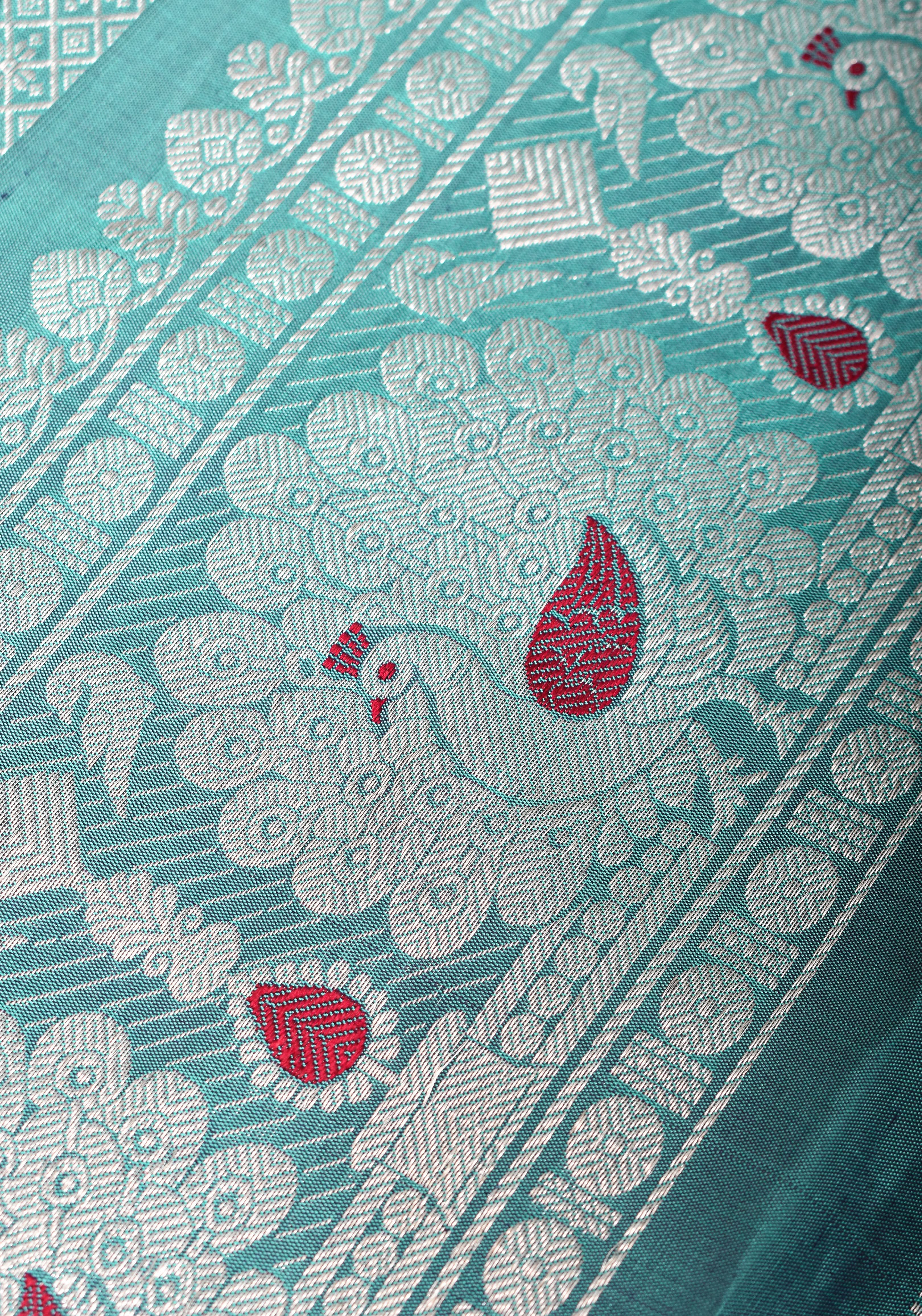 Muggu Design Meenakari Gadwal Silk Saree in Purple with Two Tone  Border | SILK MARK CERTIFIED | Shobitam - Image 18
