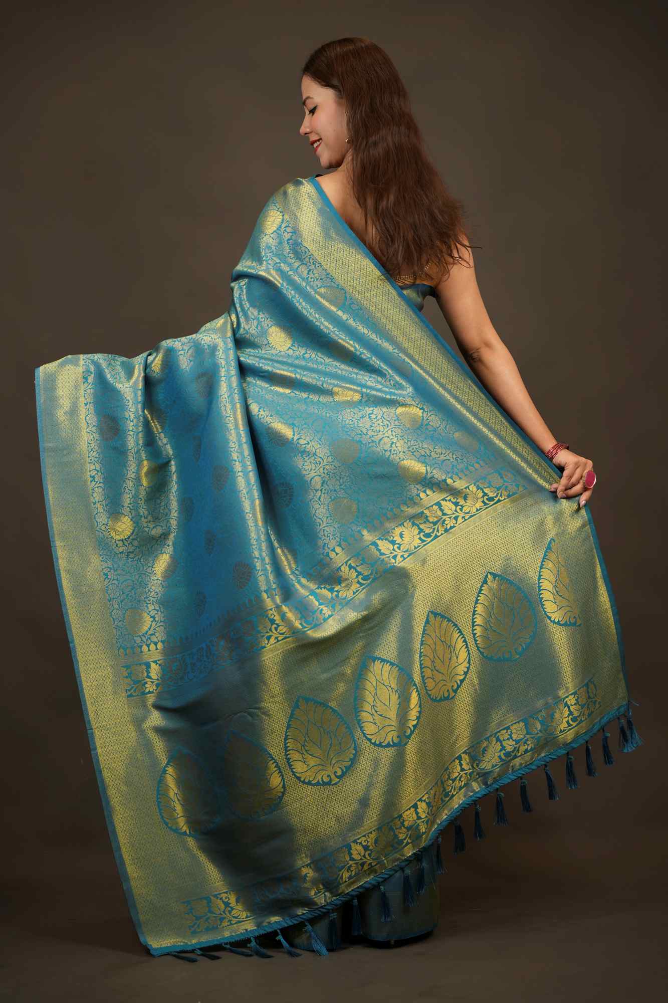 Traditional Kanjivaram with grand pallu and self weaving dhoop chaanv zari work prestitched saree - Image 2