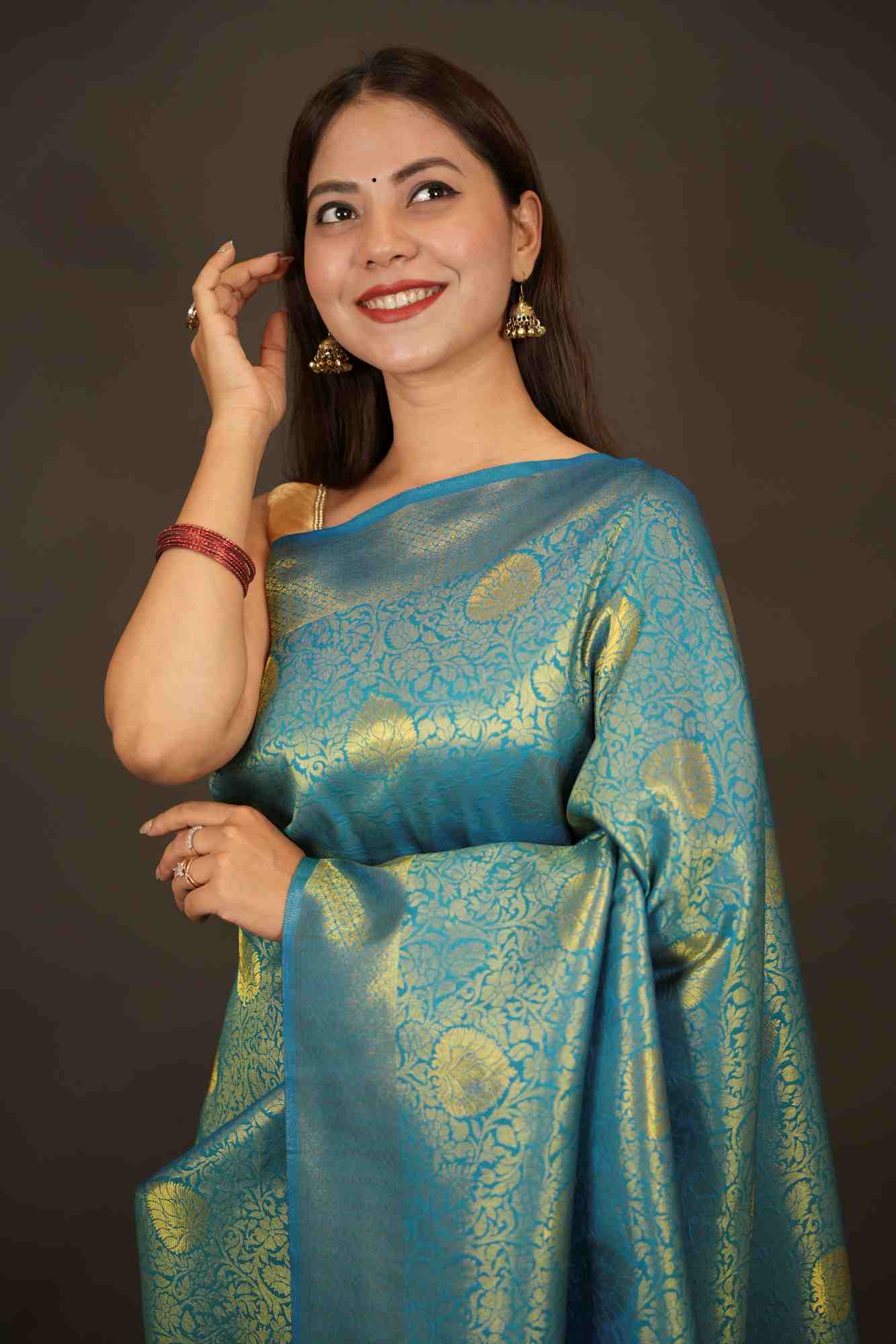Traditional Kanjivaram with grand pallu and self weaving dhoop chaanv zari work prestitched saree - Image 4