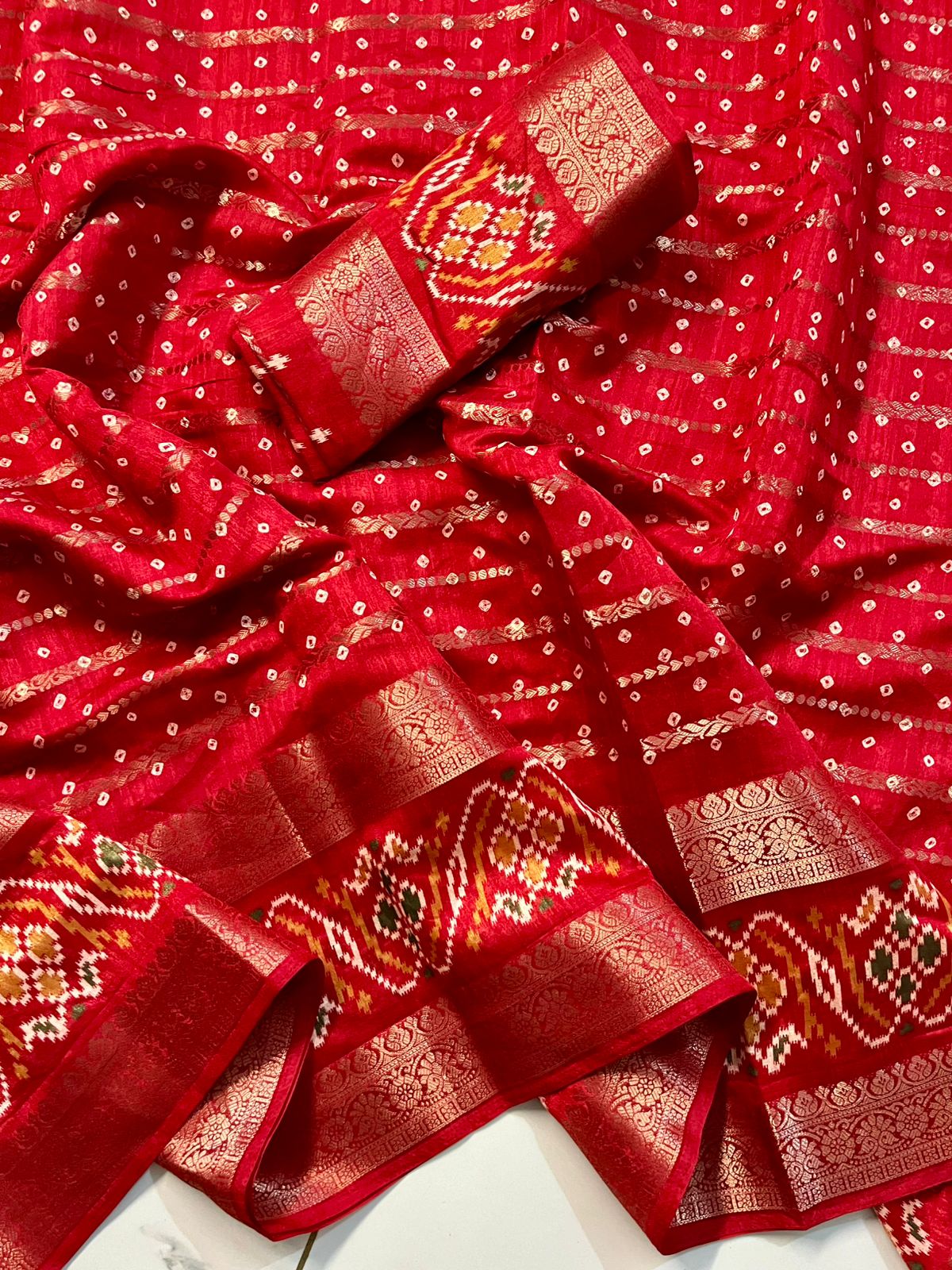 Soft cotton Silk with Zari Detail With Ornate Palla & Ikat Border 1 Minute Saree - Image 8