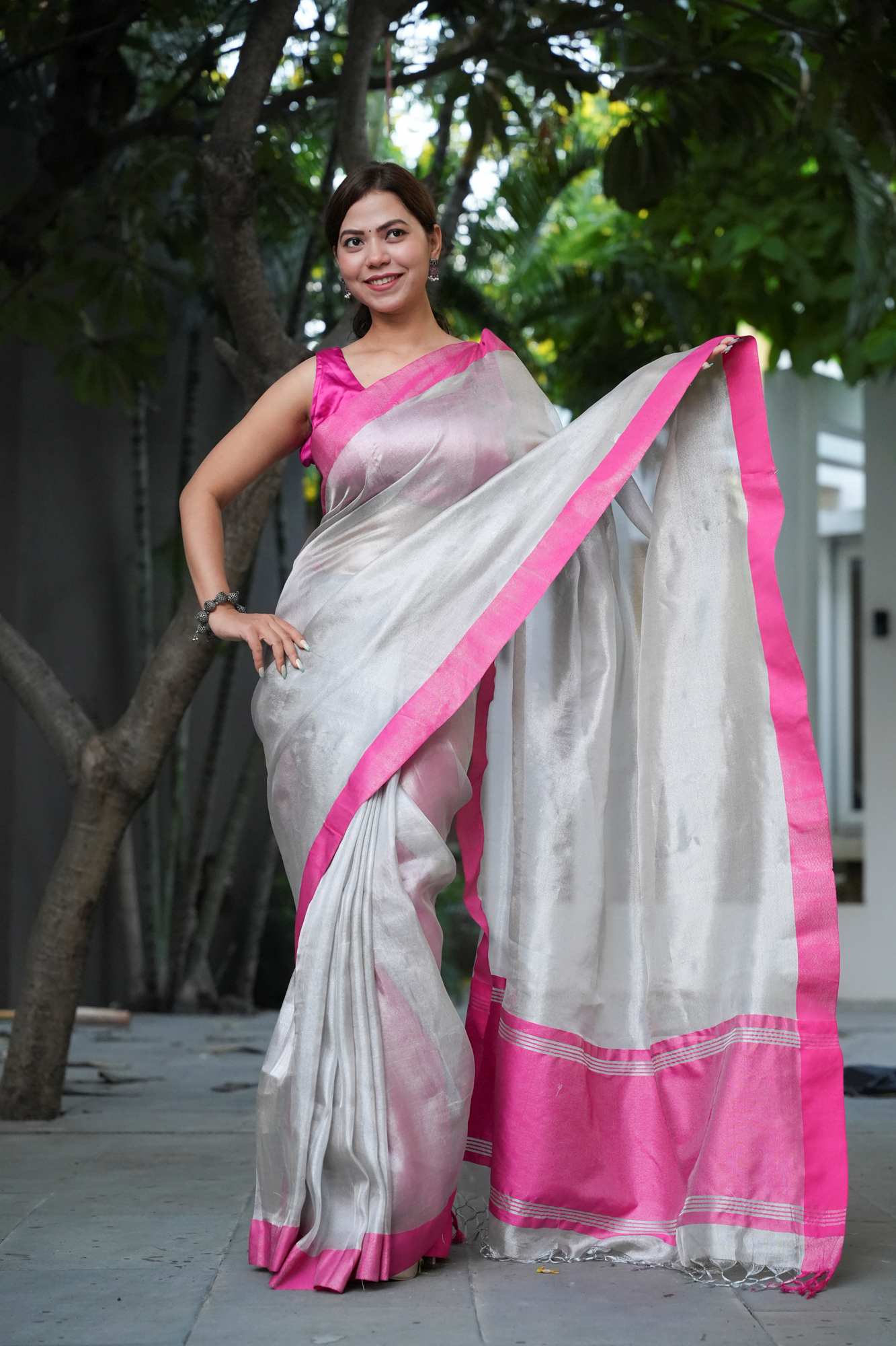 SOFT TISSUE WITH CONTRAST BORDAR READY TO WEAR SAREE - Image 2