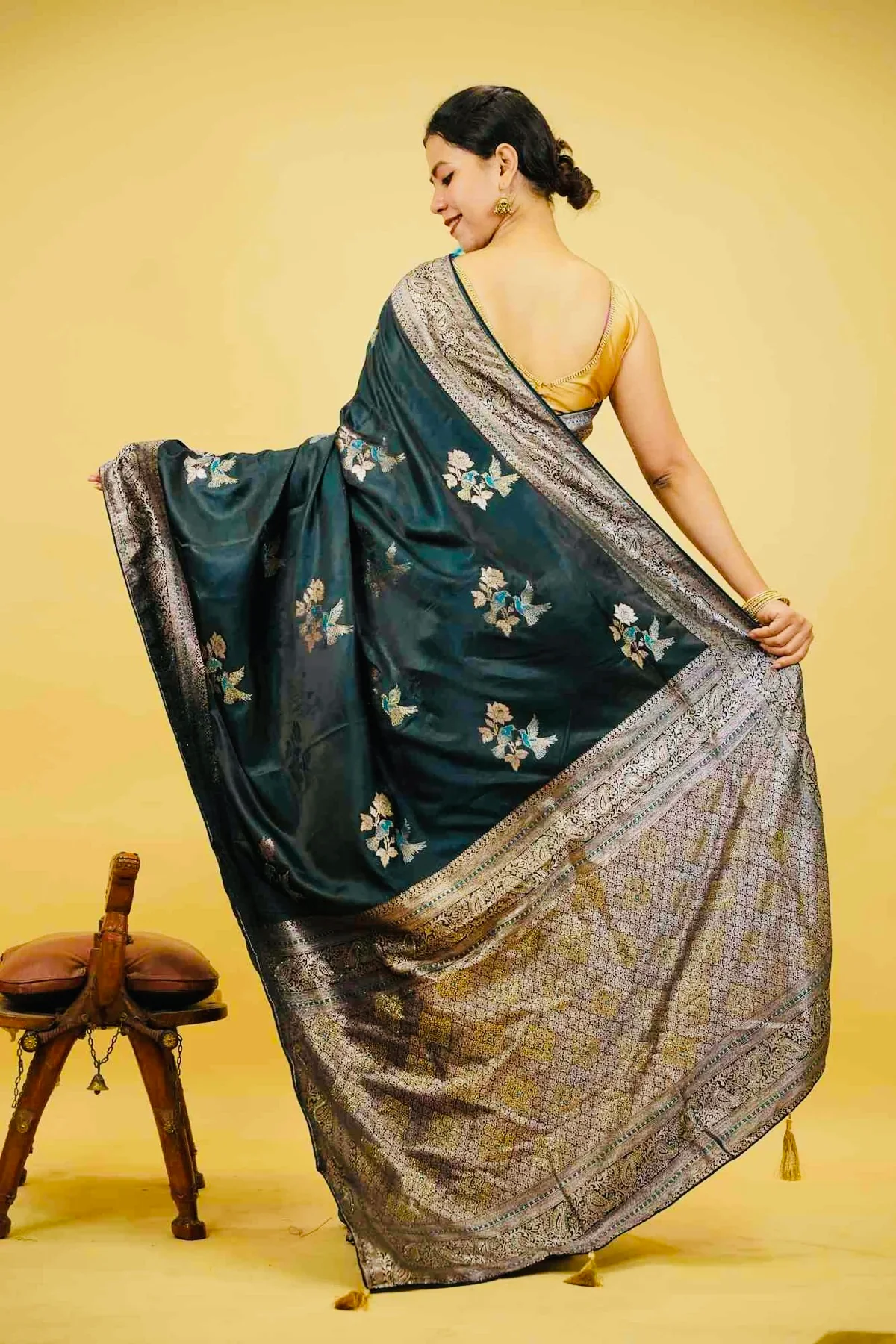 Antique Zari woven border with Pakshi Weave Banarasi prestitched saree - Image 8