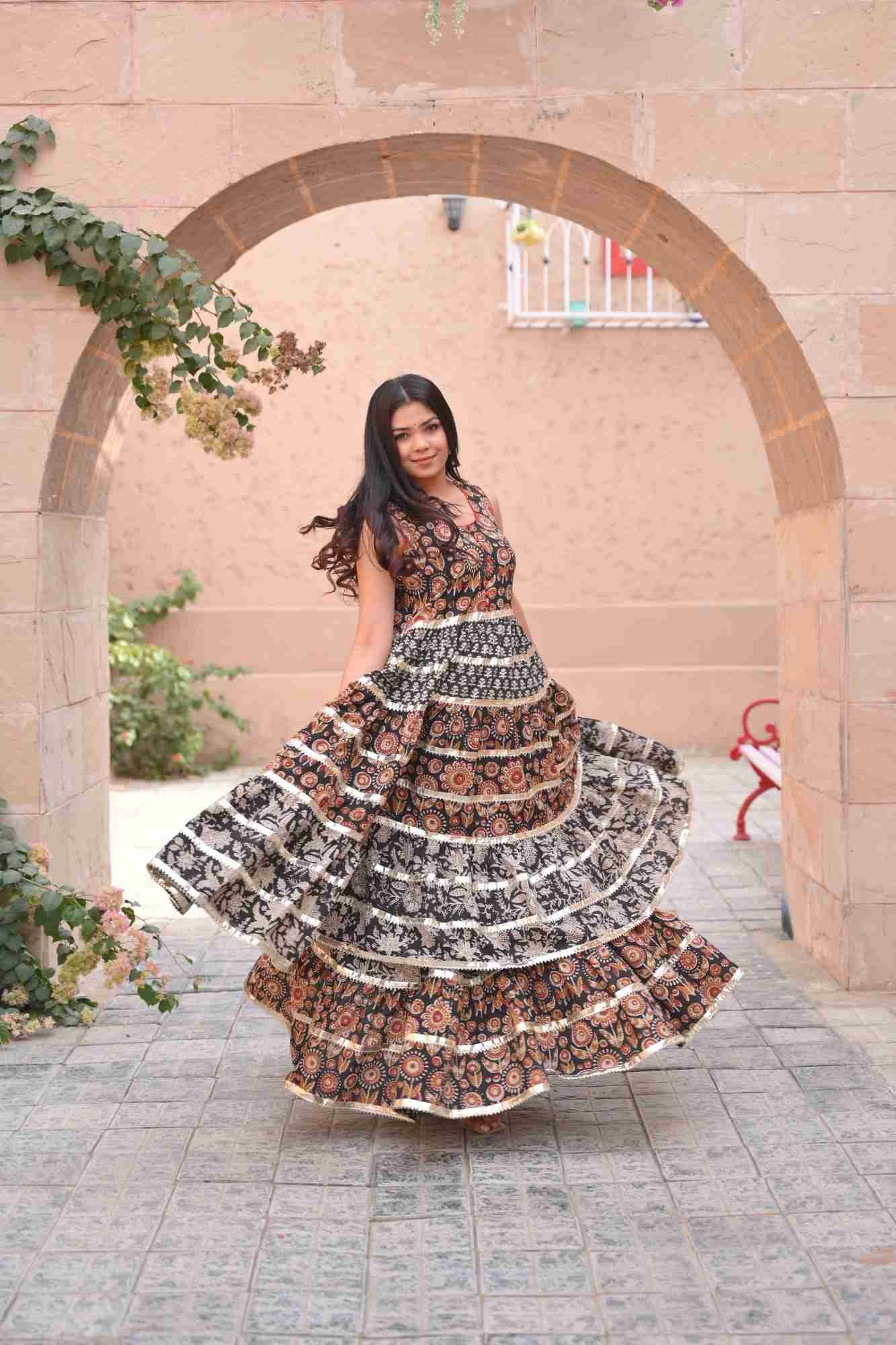 Syahi Tiered Gharara Big Gher 3 Piece Set | Made To Order - Image 3