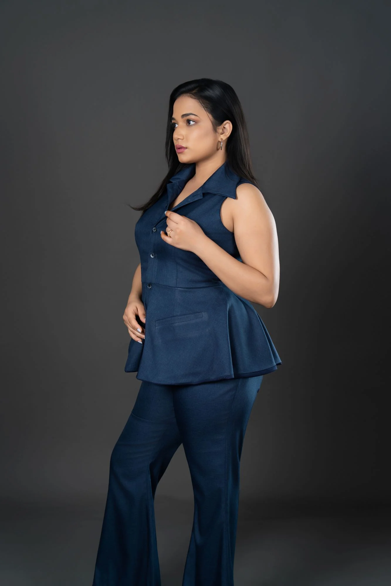 Tailored Poly Viscose Suiting Set Featuring a Structured Waistcoat and Sleek Trousers - Image 11