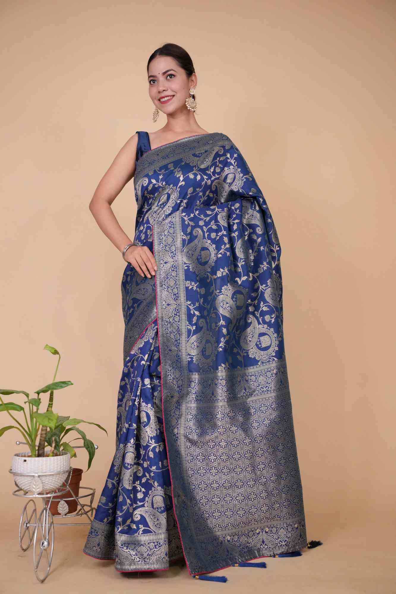 Teal Woven Silk Banarasi Jacquard With Ornate Palla & Tassels Ready To Wear Saree - Image 5