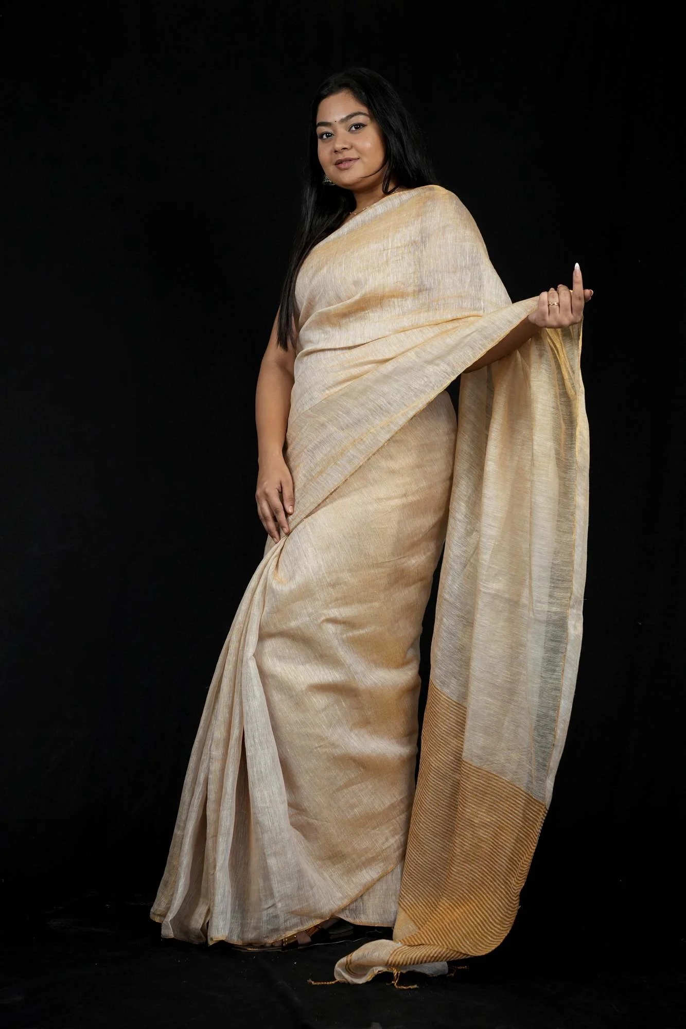 Tissue Linen with Shimmering Texture and Zari Border Ready To Wear Saree - Image 6