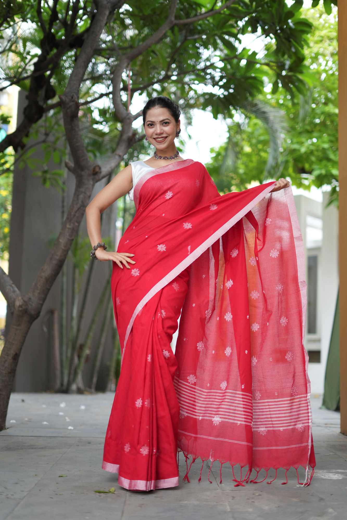 Traditional Jamdani Weaving Premium Cotton Ready to Wear Saree - Image 4