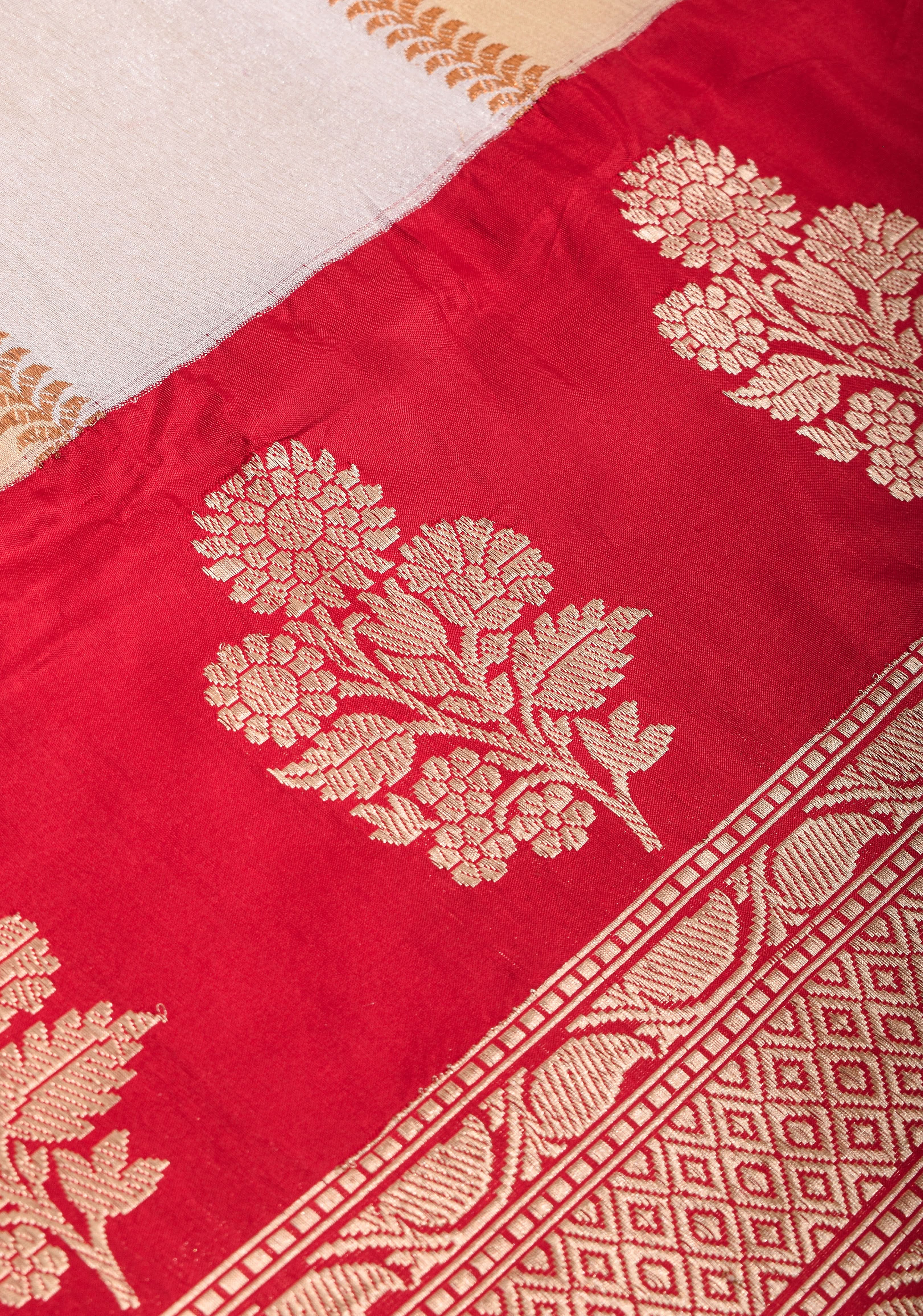 Unique Design White Dual tone Jharoka Pattern Pure Katan Silk saree with Contrast Zari borders | SILK MARK CERTIFIED | Shobitam - Image 16
