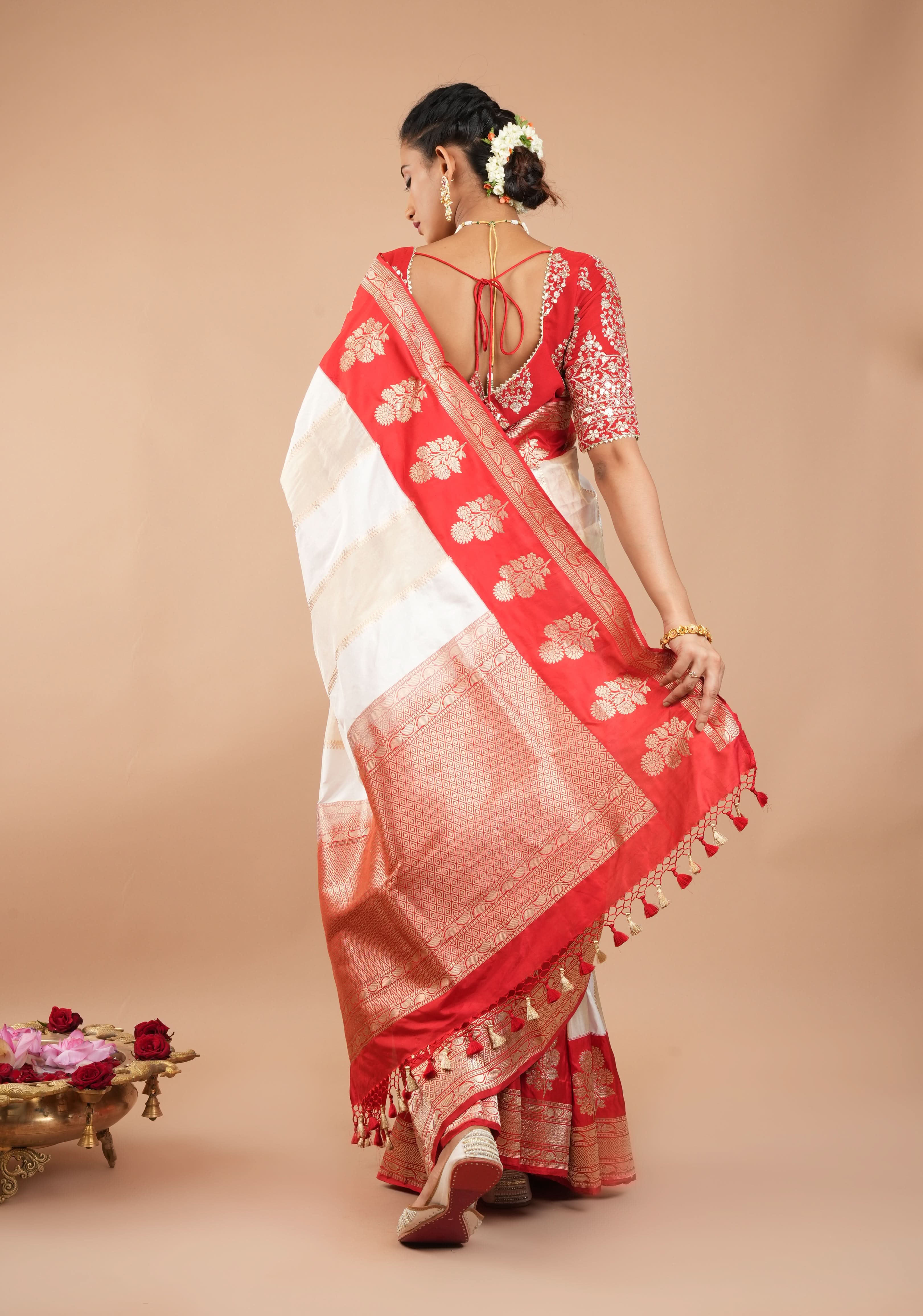 Unique Design White Dual tone Jharoka Pattern Pure Katan Silk saree with Contrast Zari borders | SILK MARK CERTIFIED | Shobitam - Image 2