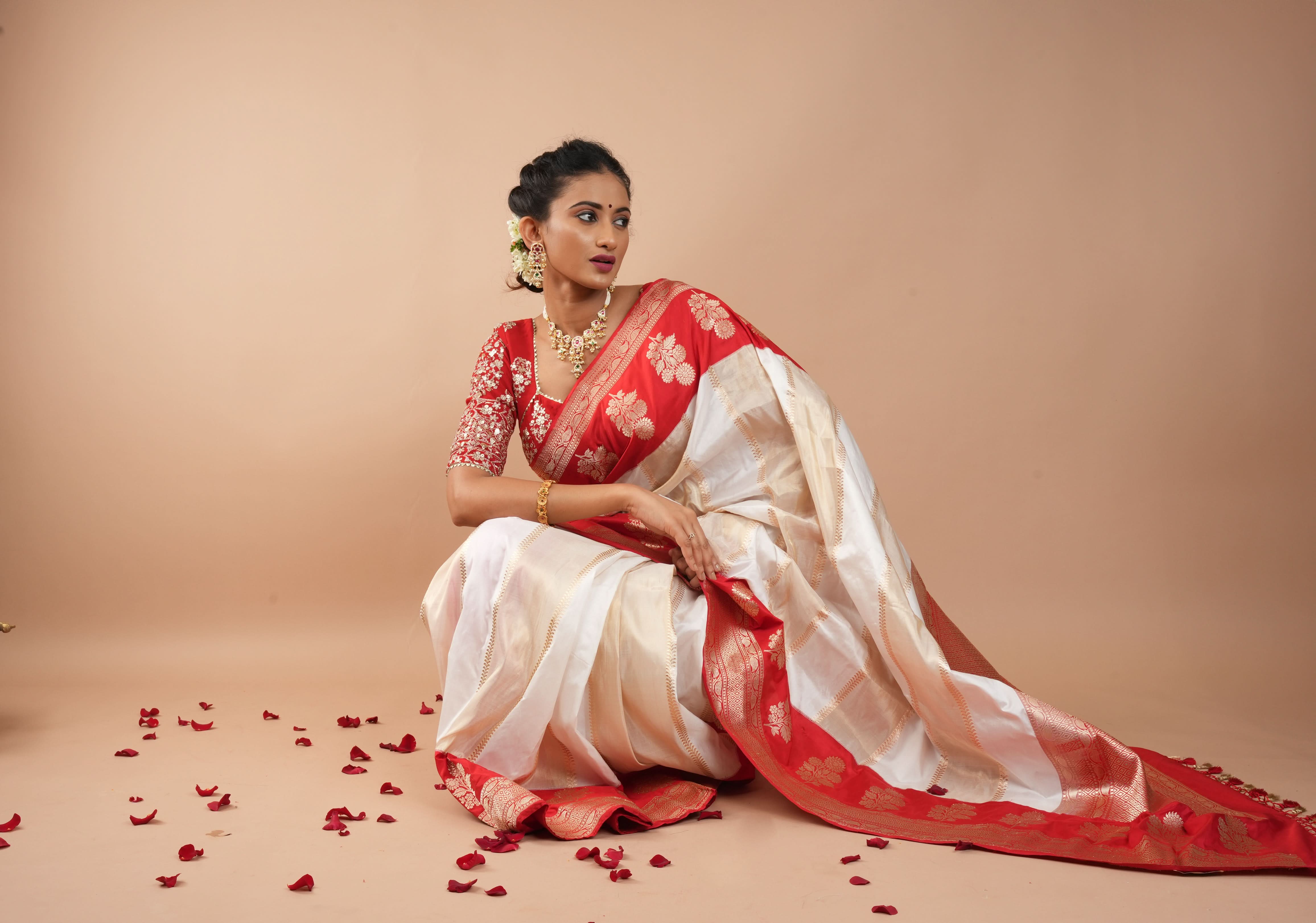 Unique Design White Dual tone Jharoka Pattern Pure Katan Silk saree with Contrast Zari borders | SILK MARK CERTIFIED | Shobitam - Image 3