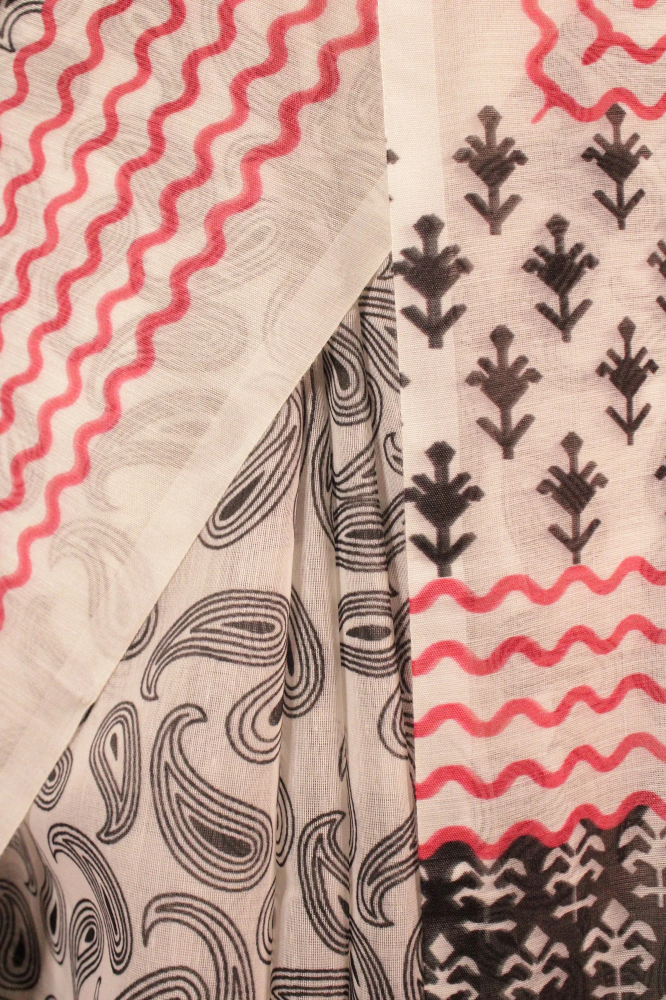 White Handblock cotton print Wrap in 1 minute saree - Image 4