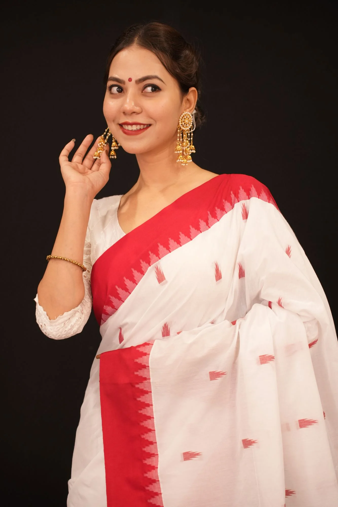 White With Red Temple Bordered Zari Butta Ornate Palla Pre Drape Saree - Image 6