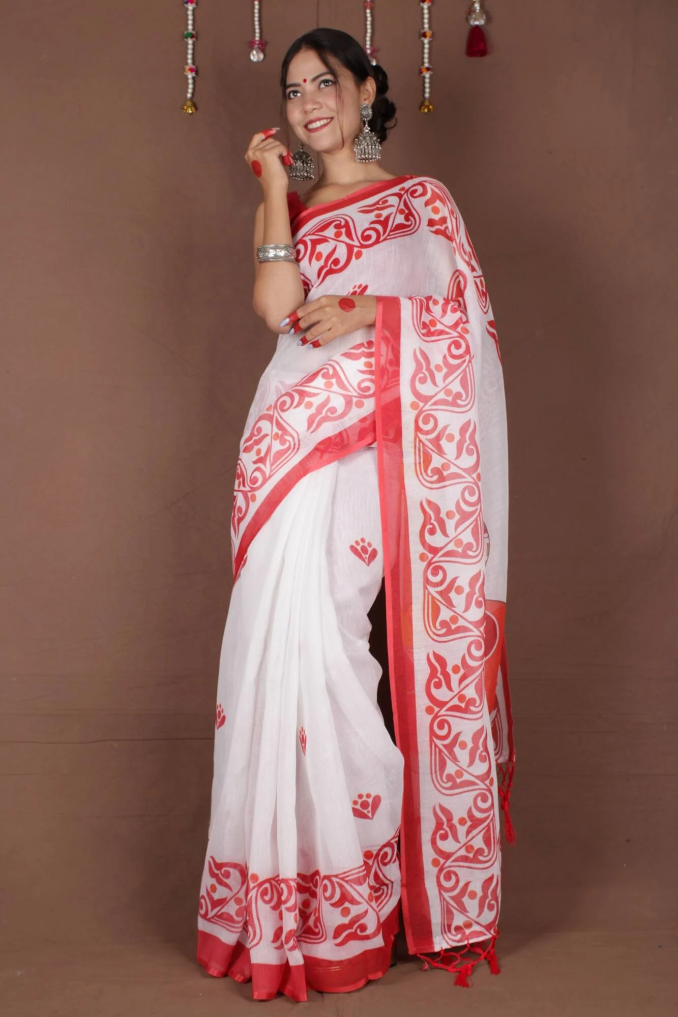 Wrap in 1 Minute  Bengal Tant Red & White Handpainted Cotton Ready to Wear Saree - Image 4