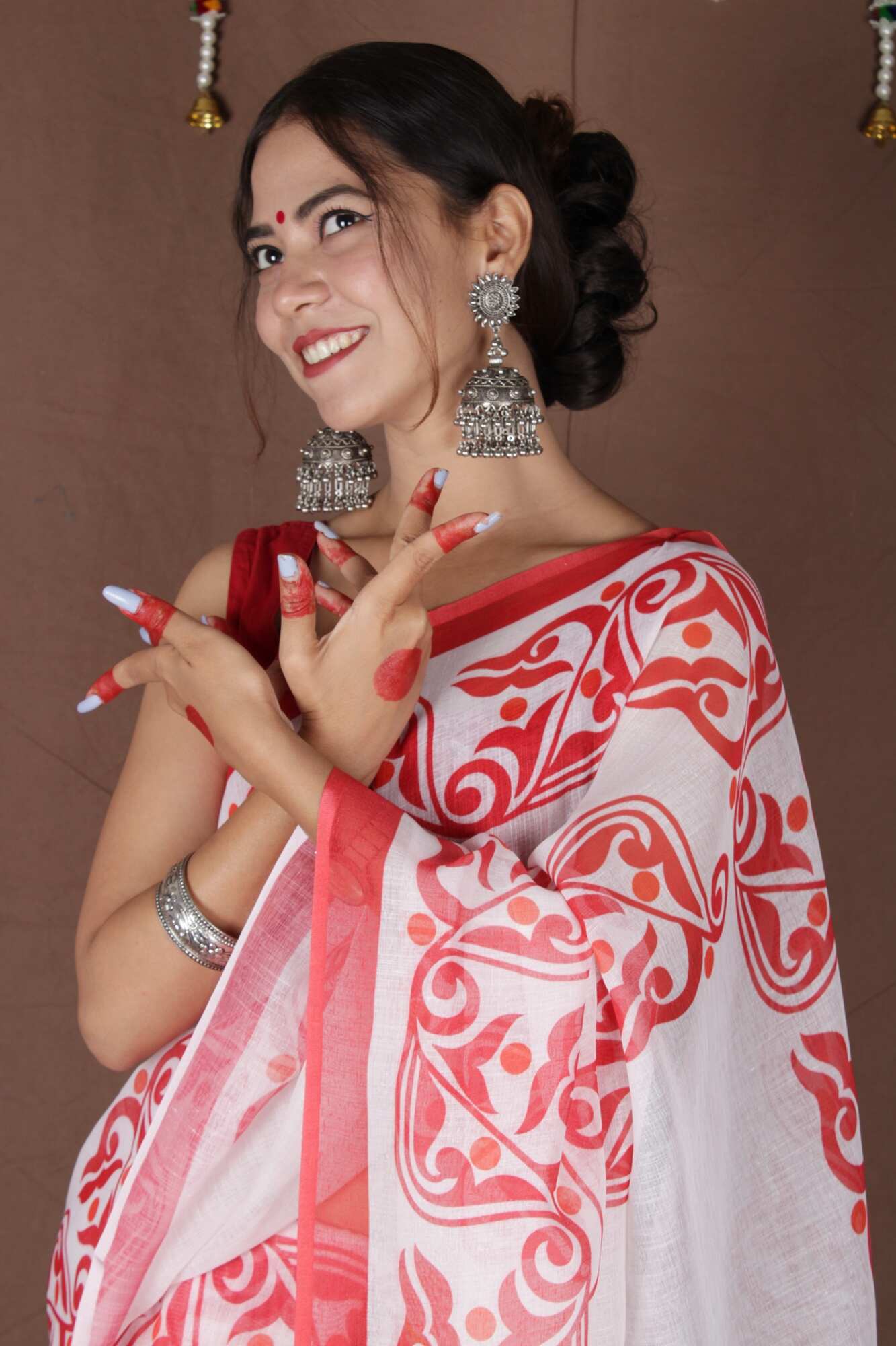 Wrap in 1 Minute  Bengal Tant Red & White Handpainted Cotton Ready to Wear Saree - Image 5