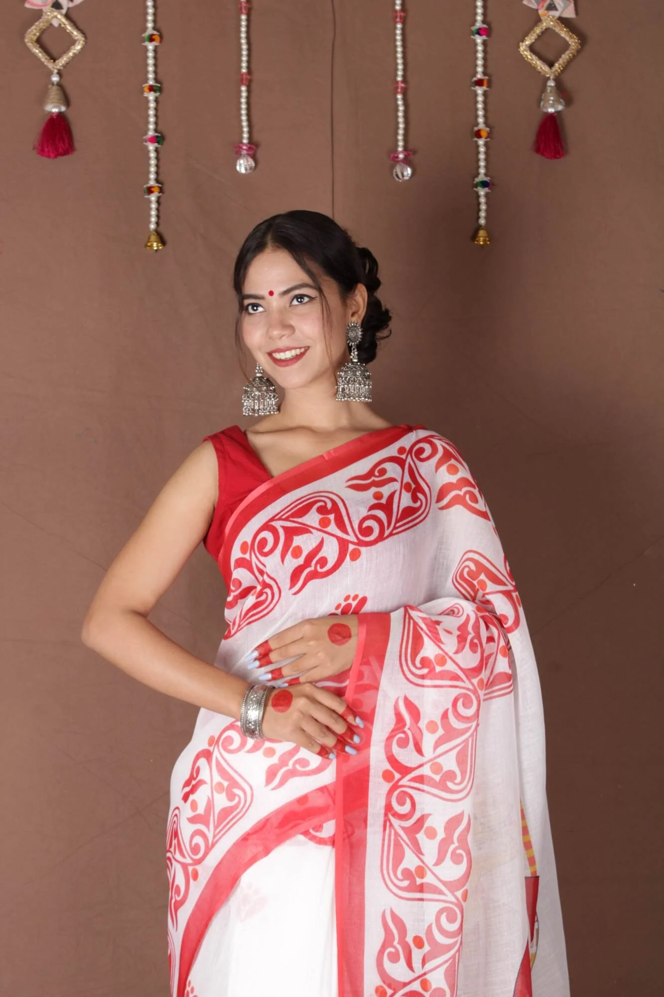 Wrap in 1 Minute  Bengal Tant Red & White Handpainted Cotton Ready to Wear Saree - Image 6