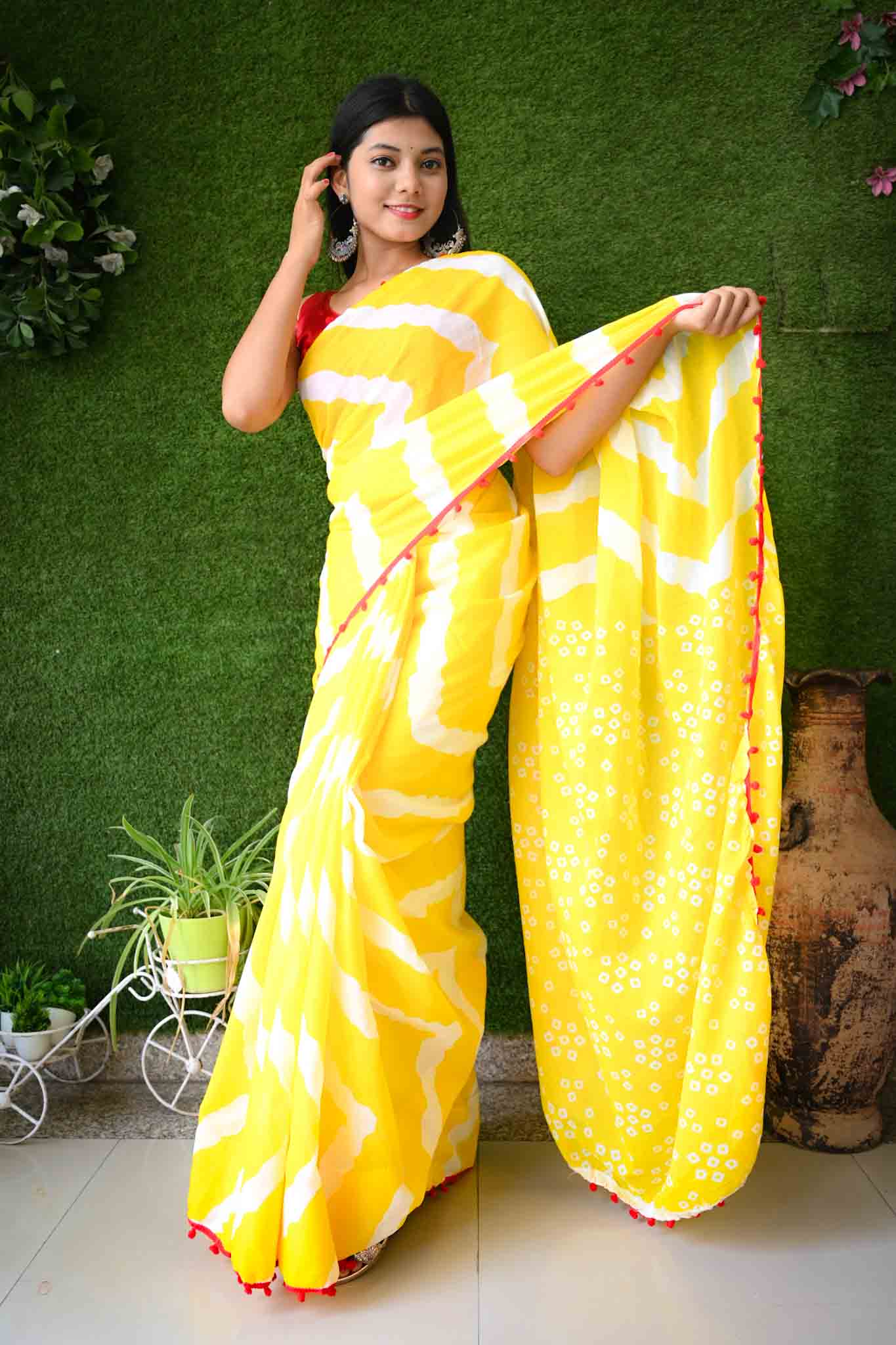 YELLOW AND WHITE COTTON MUL MUL PRINTED SAREE WITH POMPOM - Image 3