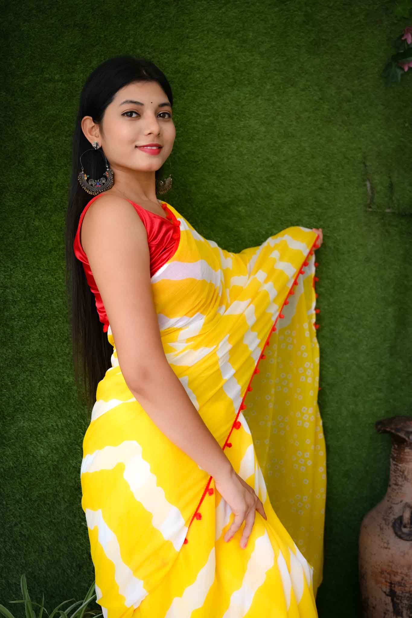YELLOW AND WHITE COTTON MUL MUL PRINTED SAREE WITH POMPOM - Image 5